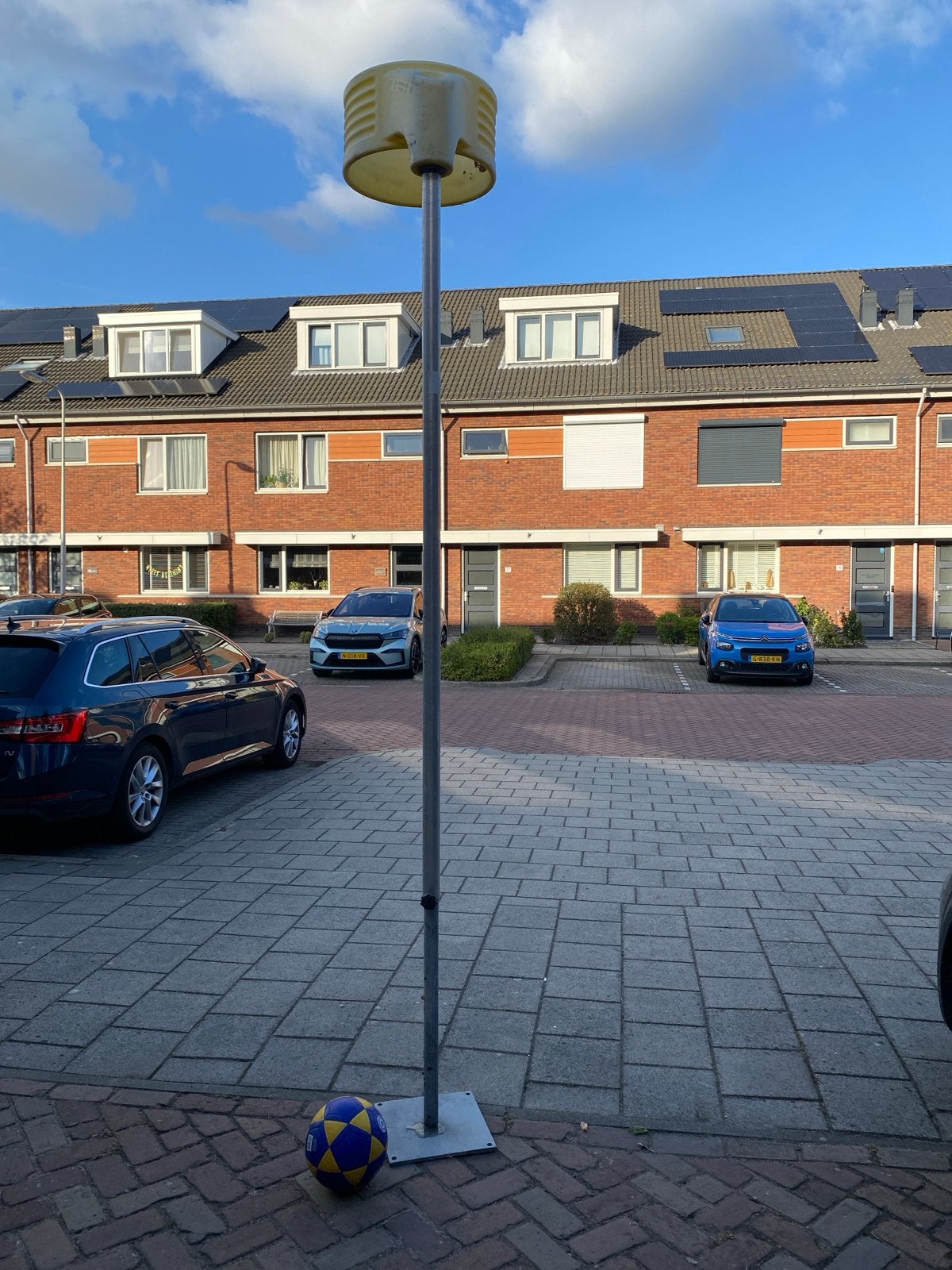 Korfbalpaal inclusief voet met grondpen, Ophalen, Gebruikt