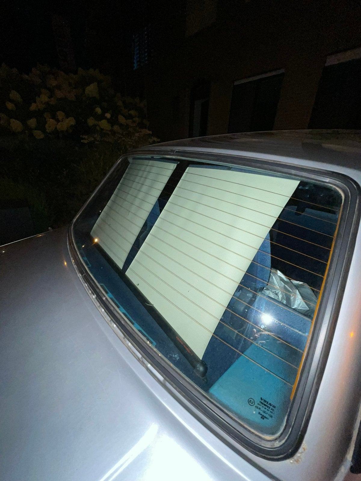 VOLVO 240 ZONNESCHERM ACHTERRUIT, Auto diversen, Auto-accessoires, Ophalen, Zo goed als nieuw