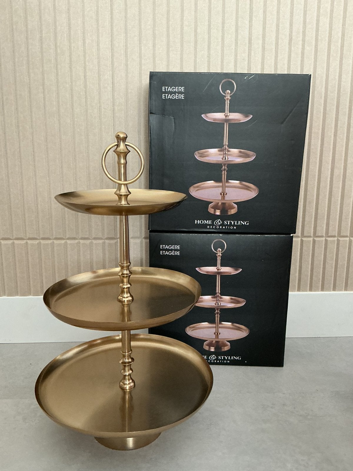Twee grote gouden etagères, Huis en Inrichting, Woonaccessoires | Etagères, Ophalen of Verzenden, Zo goed als nieuw, Etagère, Metaal