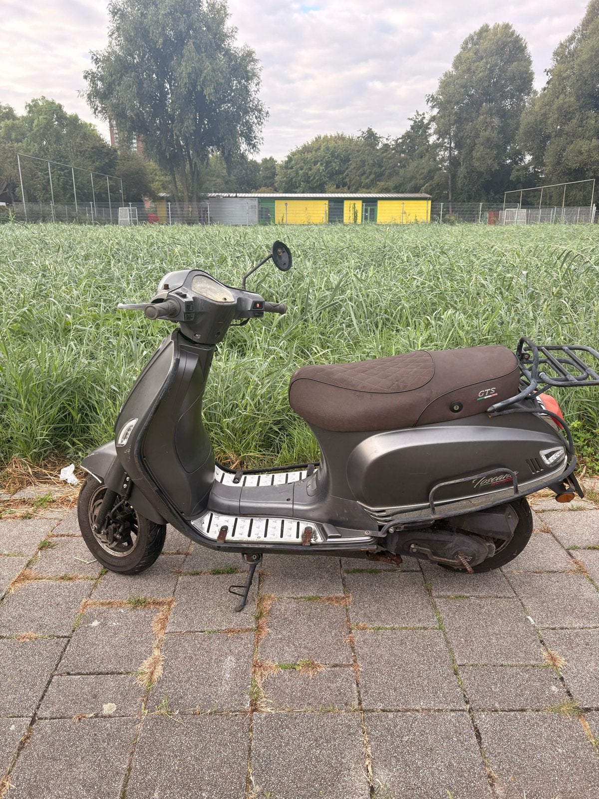GTS  50cc Scooter - Grijs/Bruin Zadel ( blauw kenteken), Gebruikt, Overige modellen, Maximaal 45 km/u, Ophalen of Verzenden