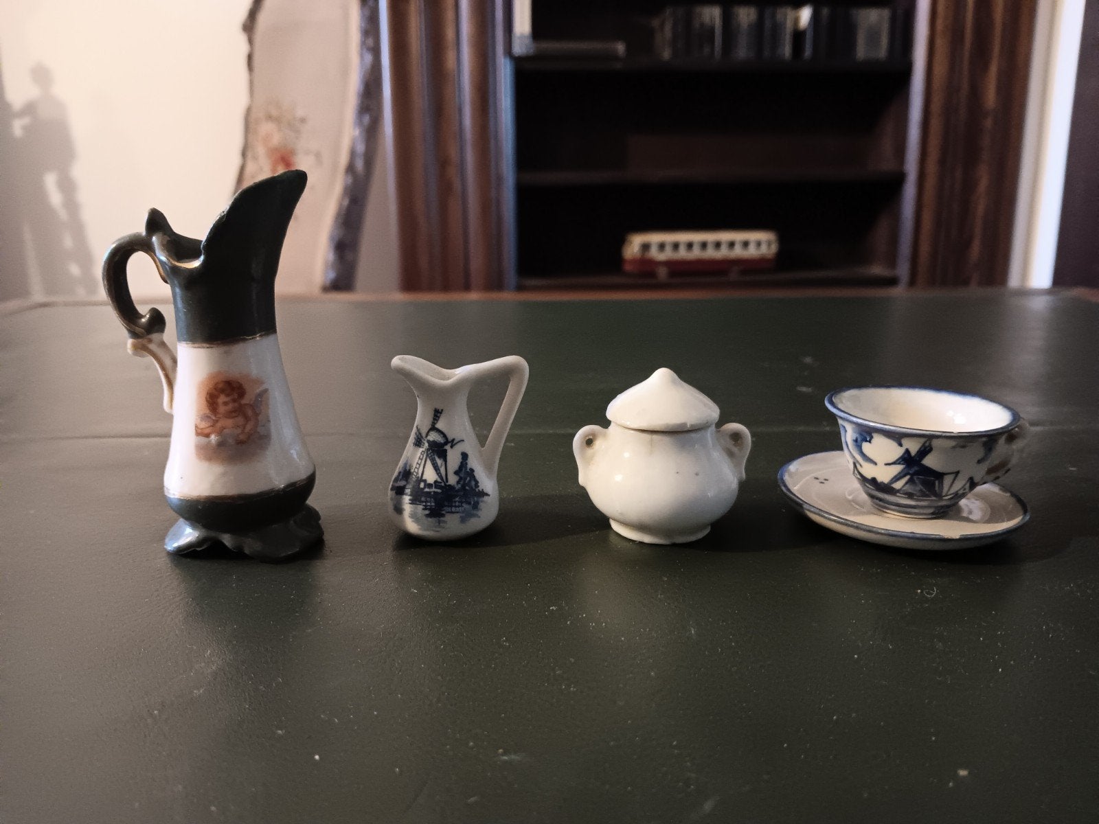 Diverse miniatuur kannetjes en kopje, Ophalen