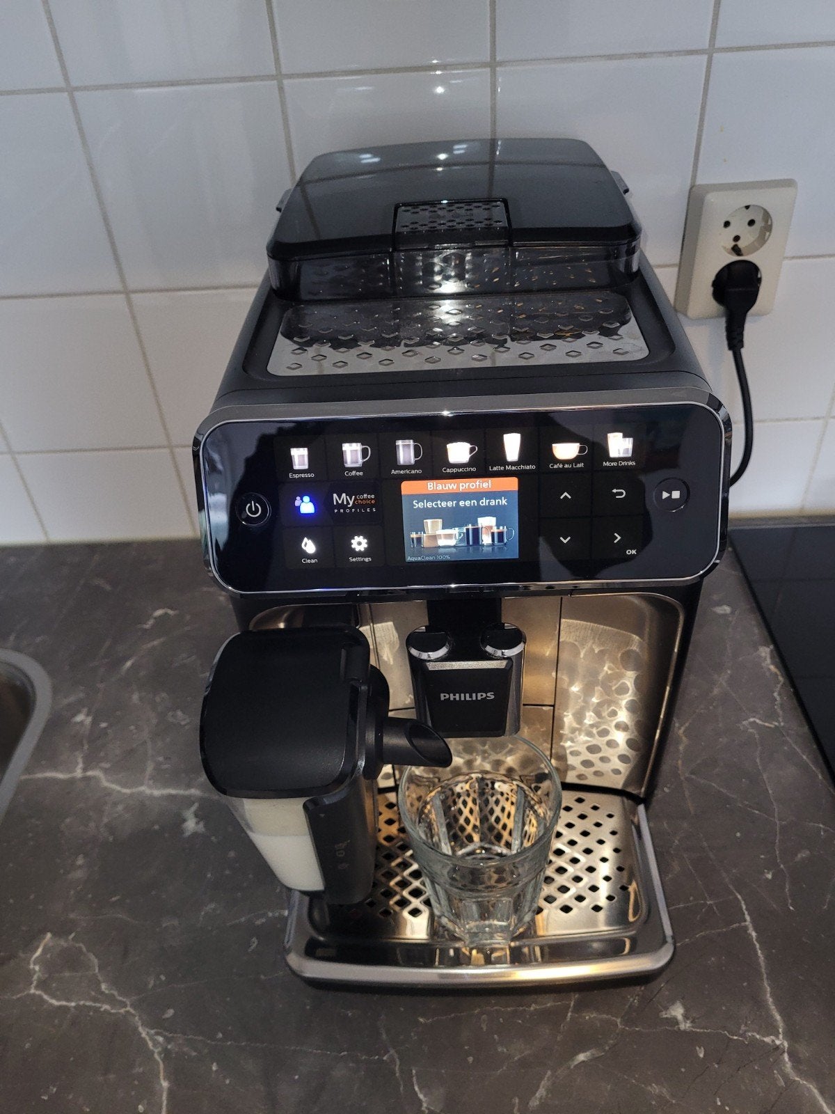 Mooie Philips LatteGo koffiemachine te koop aangeboden., Witgoed en Apparatuur, Koffiezetapparaten, Ophalen, Zo goed als nieuw