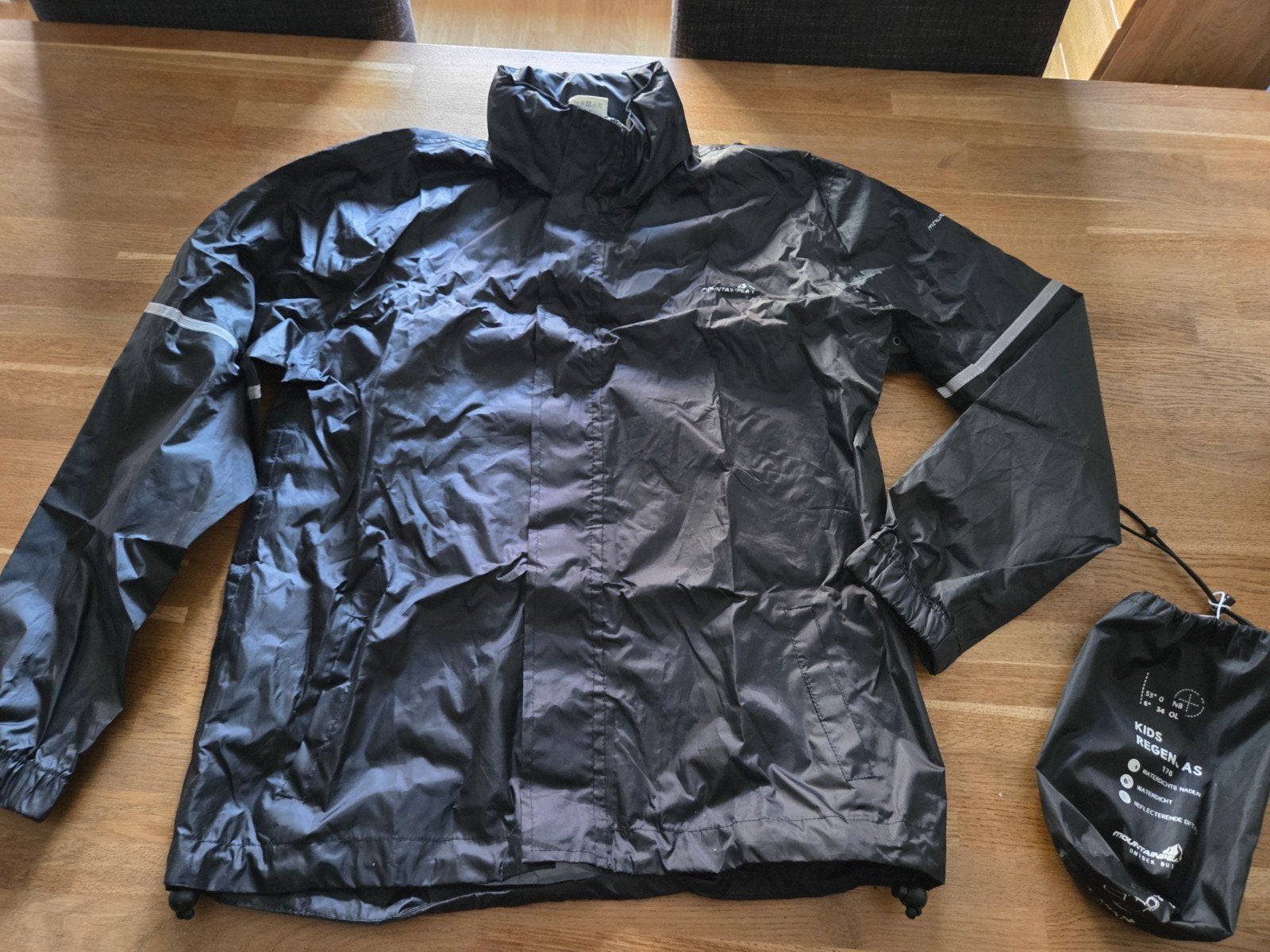 Mountainpeak Kids Regenjas Maat 176, zwart., Ophalen of Verzenden, Zo goed als nieuw, Jongen of Meisje, Jas