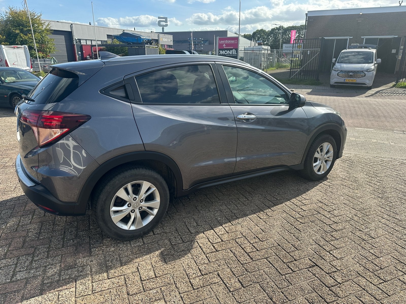 Honda HR-V EXECUTIVE 1.5 I-vtec 130pk CVT 2017, Auto's, Dealer onderhouden, Verwarmde buitenspiegels, 1498 cc, Zwart