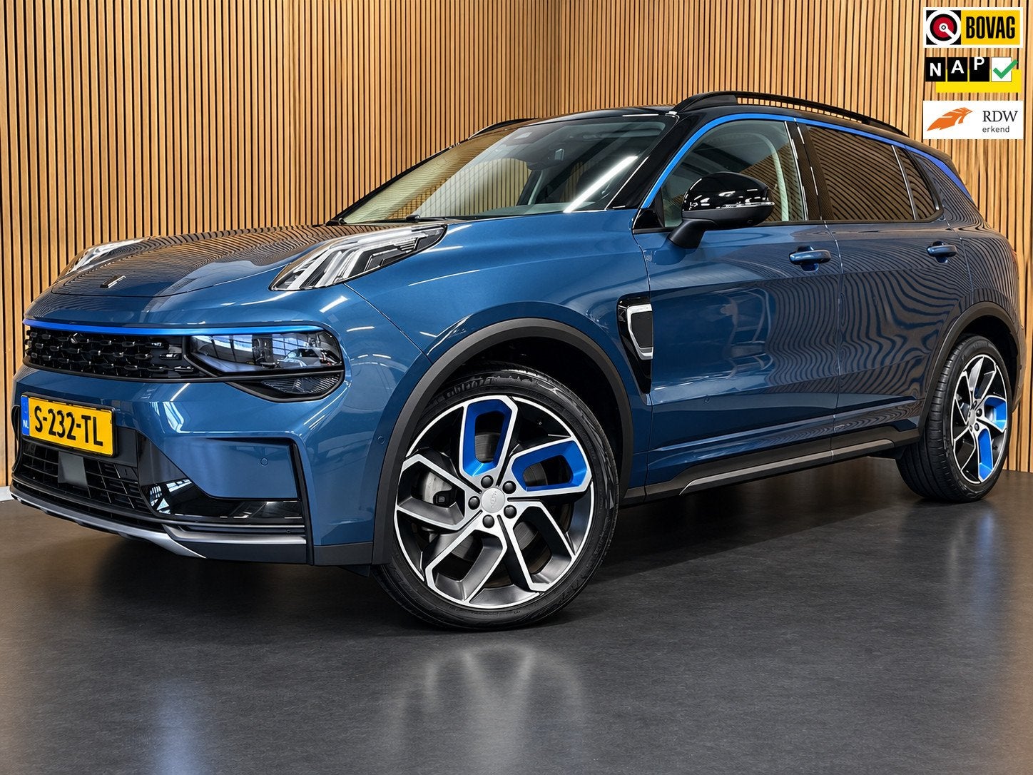 Lynk & Co 01 1.5|PHEV|NL-AUTO|NAP|BLUE|PANO|ACC|CAMERA|ANDRO, Auto's, Dealer onderhouden, Blauw, Leder en Stof, 120 €/maand
