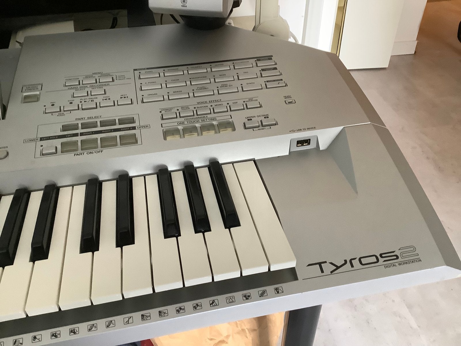 Yamaha Tyros 2, Ophalen, Yamaha, Aanslaggevoelig, 61 toetsen