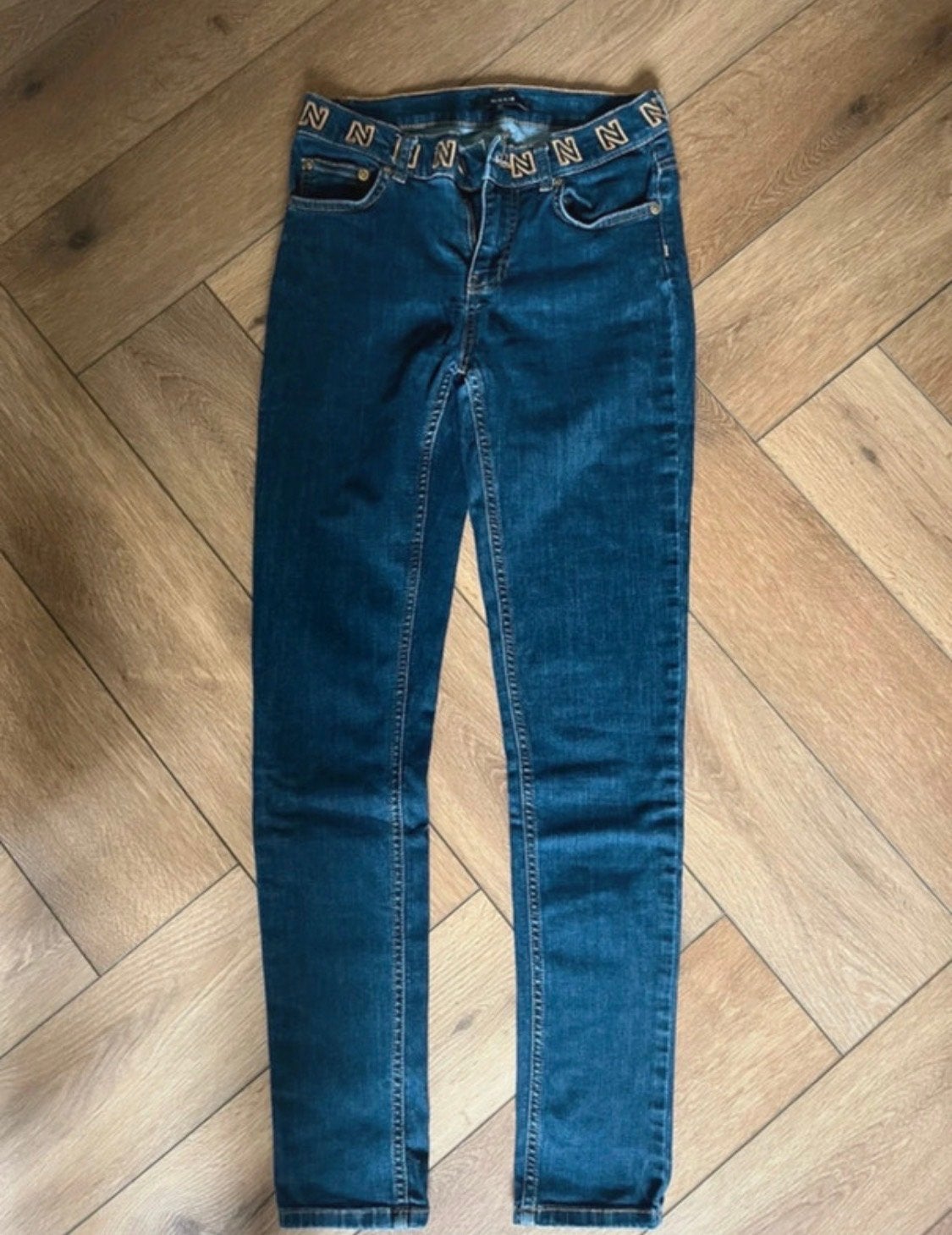 Nikkie spijkerbroek maat W27 (confectie 34), Ophalen of Verzenden, Zo goed als nieuw, Blauw, W27 (confectie 34) of kleiner