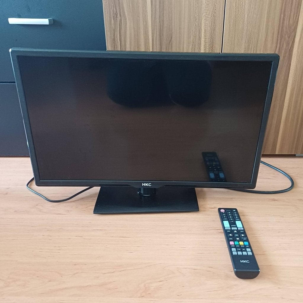 Led tv 24 inch van HKC met ingebouwde dvd speler, LED, 50 Hz, HD Ready (720p), Zo goed als nieuw