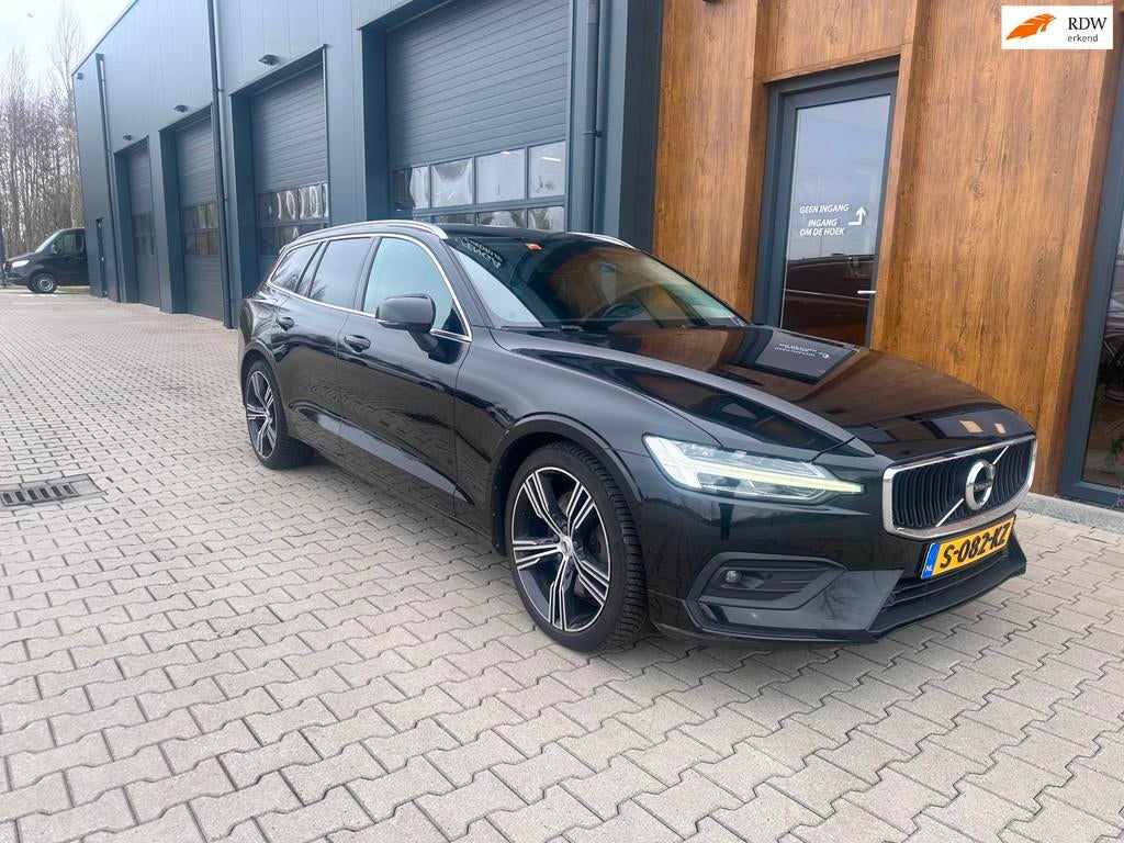 Volvo V60 2.0 T5 Momentum l panorama l camera l apple carpla, Auto's, 15 km/l, 4 cilinders, 1969 cc, Leder en Stof
