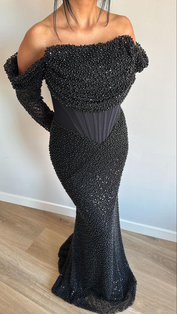 Off-shoulder galajurk met kralen en korset detail, Kleding | Dames, Jurken, Zwart, Maat 42/44 (L), Nieuw, Ophalen of Verzenden