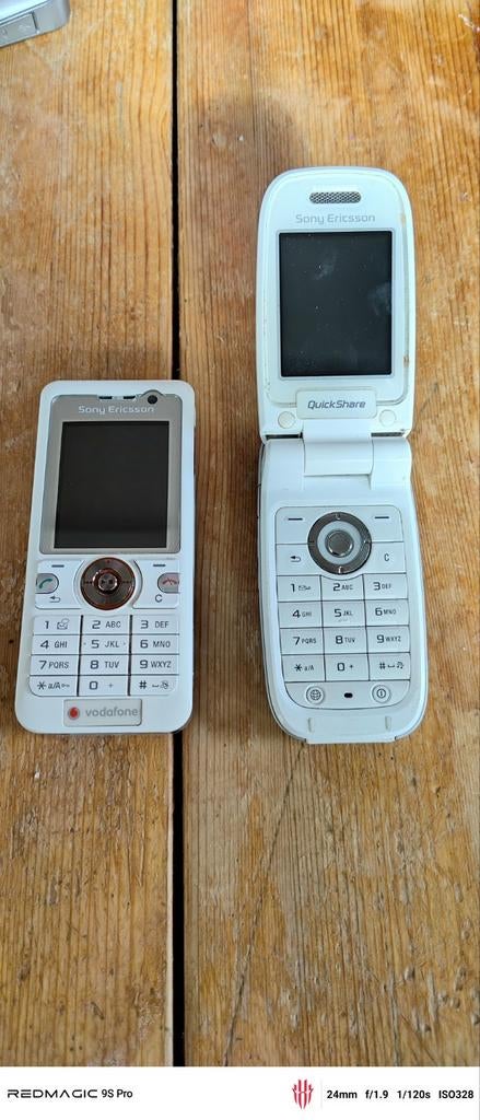 2 Sony Ericsson telefoons: 1 muziek, 1 camera, Gebruikt, Ophalen of Verzenden, Minder dan 3 megapixel, Klassiek of Candybar