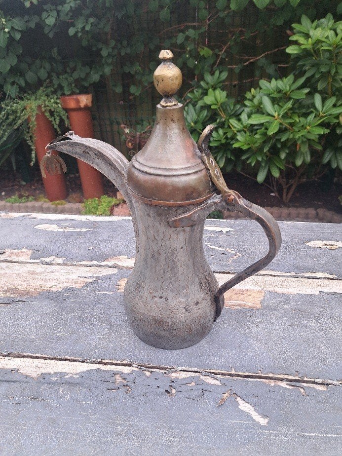 arabische antieke koffiekan, Ophalen