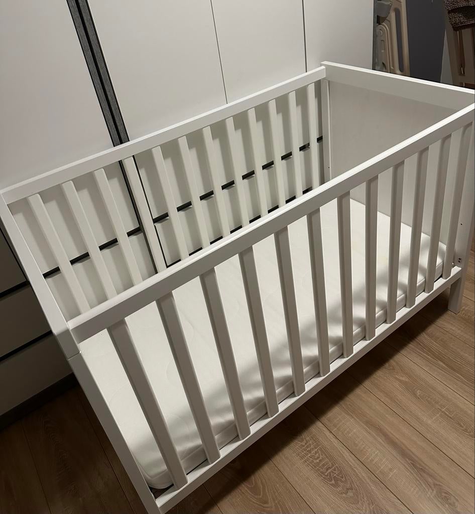 IKEA Sundvik babybedje 60x120 met matras en Aerosleep, Kinderen en Baby's, Babywiegjes en Ledikanten, Zo goed als nieuw, Ledikant