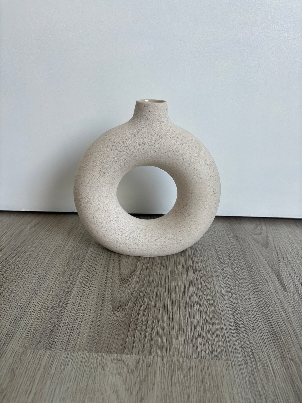 H&M Home Keramieken Donut Vaas, Huis en Inrichting, Ophalen, Zo goed als nieuw, Beige, Steen/keramiek
