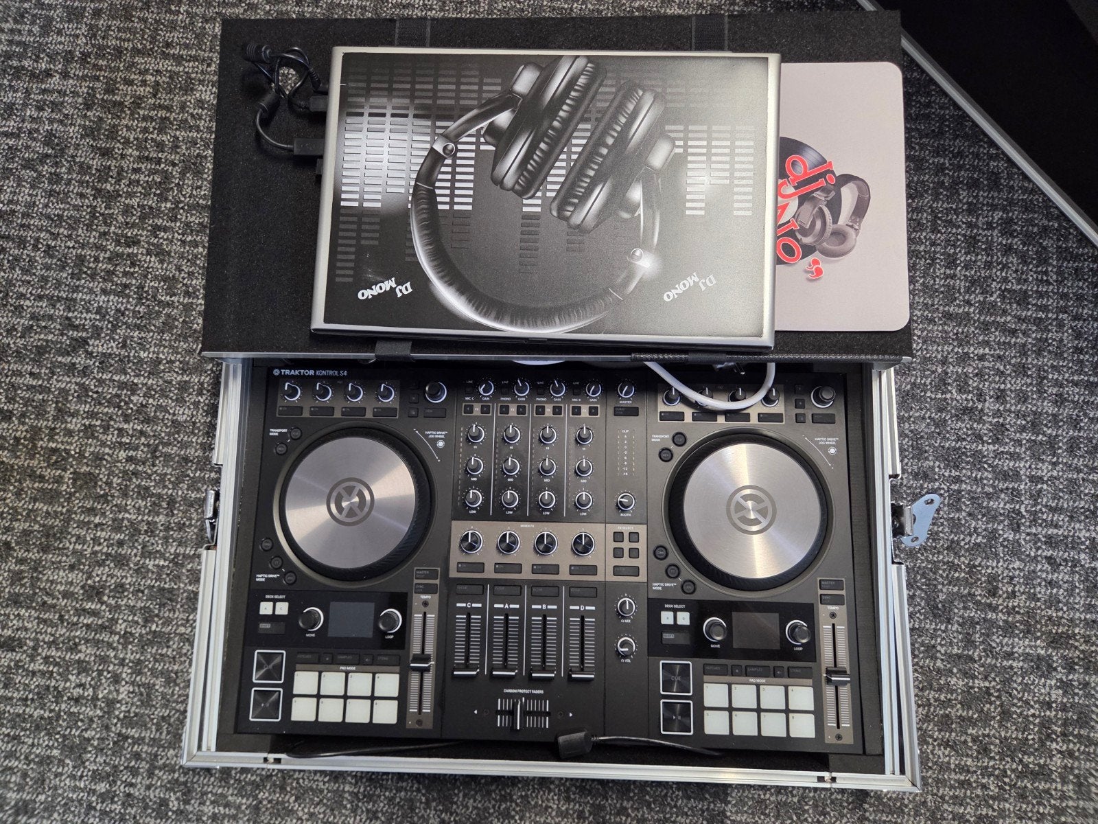 TRAKTOR S4 MK3 DJ CONTROLLER!!!, Ophalen of Verzenden, Zo goed als nieuw, Overige merken