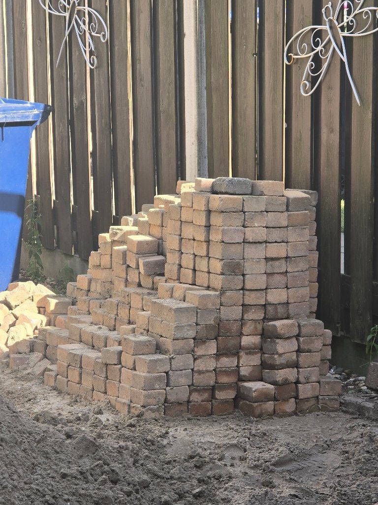 Gratis straatstenen, koppelstones en grindtegels, Tuin en Terras, Tegels en Klinkers, Ophalen, Gebruikt, Beton, Klinkers