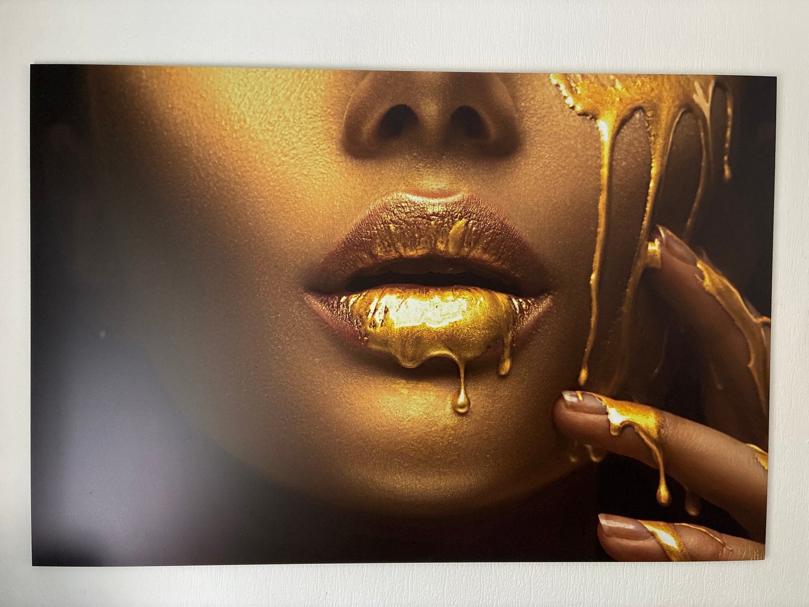Goudkleurige lippen en vingers - Modern schilderij, Ophalen, Overige materialen, Print, Figuren
