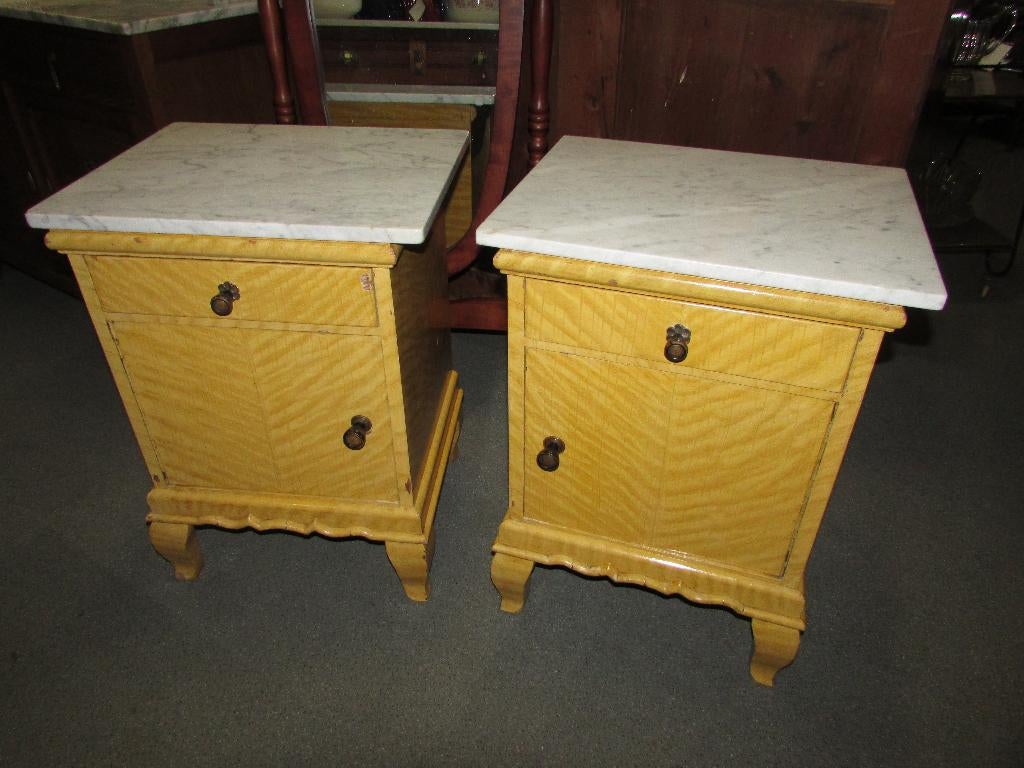 antiek set nachtkastjes met wit marmer blad 275,00, Minder dan 45 cm, Zo goed als nieuw, Hout, 55 tot 70 cm