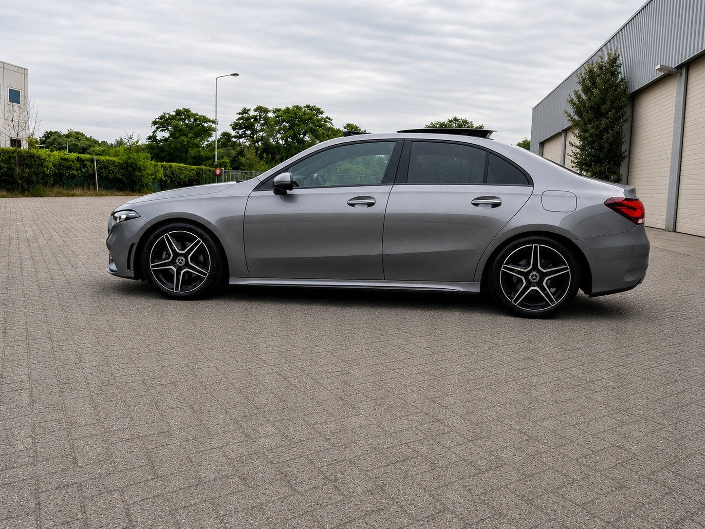 Mercedes-Benz A-Klasse A 180 136pk 7G-DCT 2023 Grijs, 136 pk, 1280 kg, 4 cilinders, Alcantara