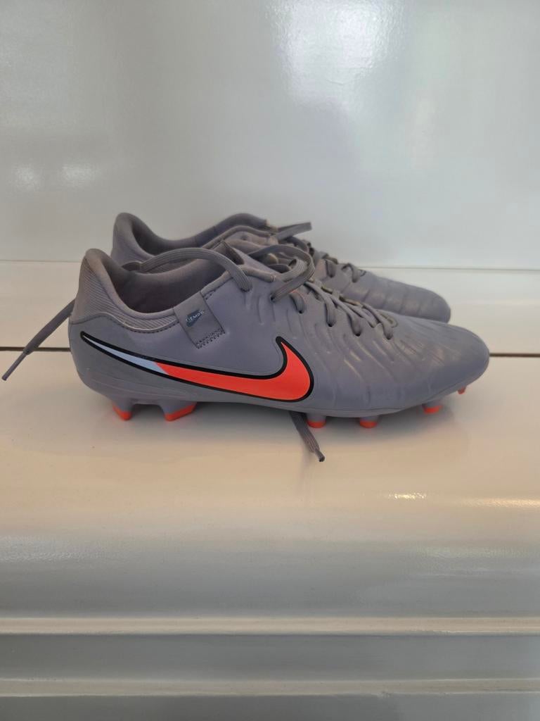 Nike Tiempo voetbalschoenen maat 41, Sport en Fitness, Voetbal, Maat XS of kleiner, Ophalen of Verzenden, Zo goed als nieuw, Schoenen