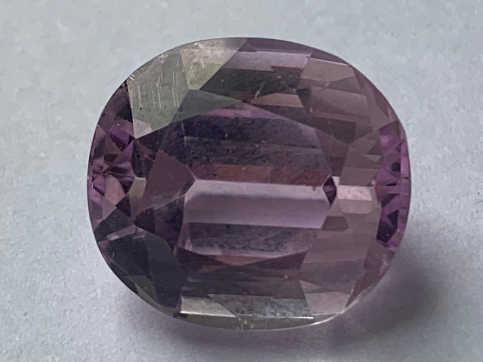 Edelsteen kunzite 15,99 crt met certificaat, Ophalen of Verzenden, Zo goed als nieuw