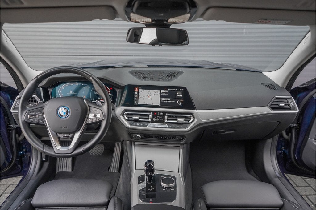 BMW 3 Serie Touring 330e ACC Laser HUD Keyless Camera 18", Auto's, BMW, Achterwielaandrijving, Gebruikt, Zwart, 4 cilinders