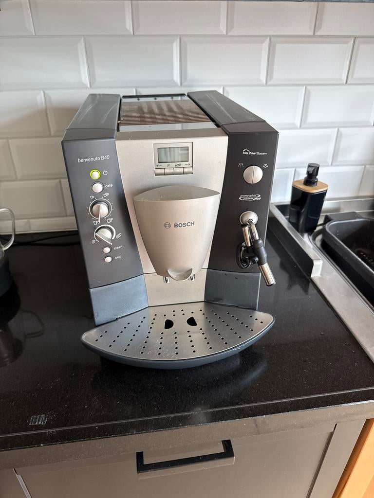 Bosch Benvenuto B40 Koffiemachine met Melkopschuimsysteem, Gebruikt, Koffiemachine, Koffiebonen, Ophalen