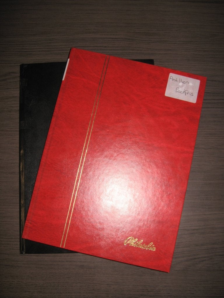 Nederlandse Antillen in 2 insteekboeken, Postfris., Ophalen of Verzenden, Buitenland