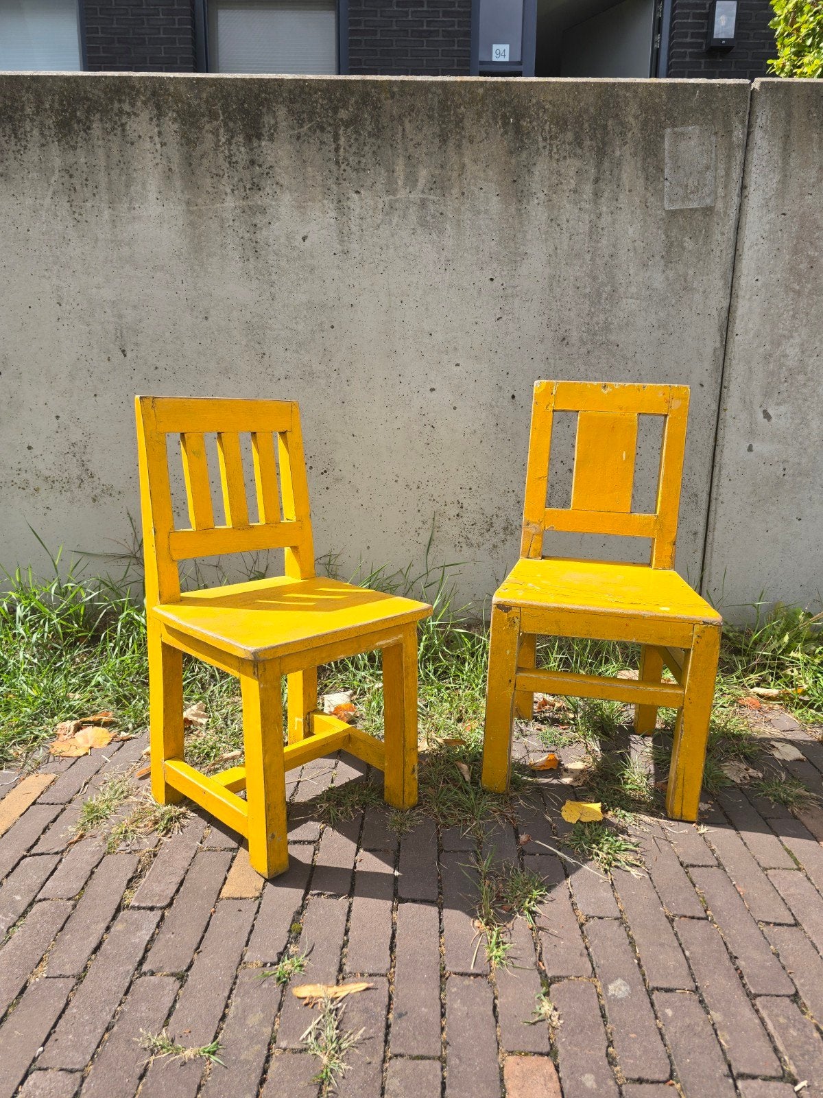 2 kinderstoeltjes oud hout geel, Kinderen en Baby's, Kinderkamer | Tafels en Stoelen, Ophalen, Gebruikt, Stoel(en)