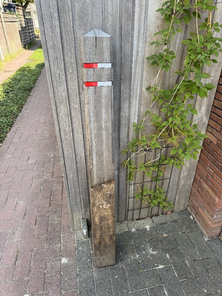 Hardhouten diamantkoppaal met reflectoren – Nieuwprijs €113, Tuin en Terras, Ophalen, Gebruikt, Palen, Hardhout