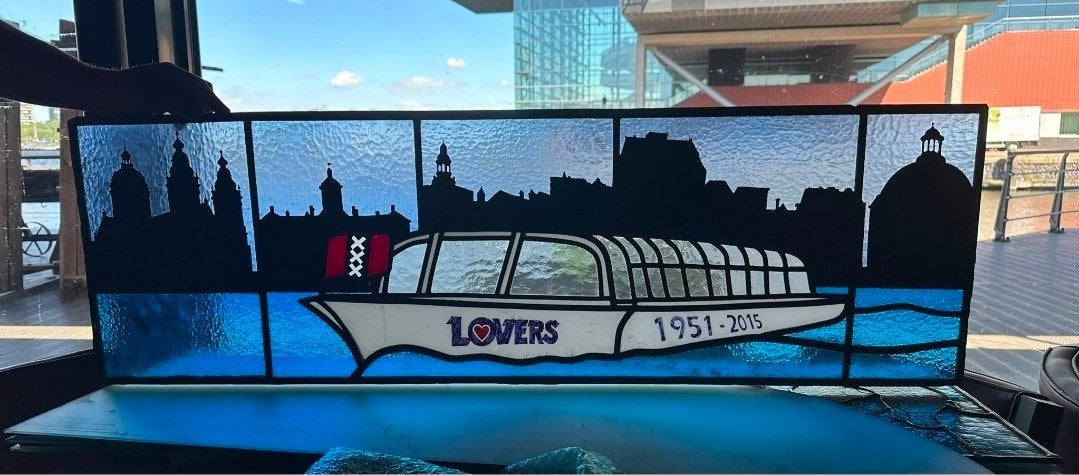 DELIRIUM UNIEK STUKJE AMSTERDAM GLAS IN LOOD ZELDZAAM MOOI, Ophalen, Nieuw, Glas of Glazen, Overige merken
