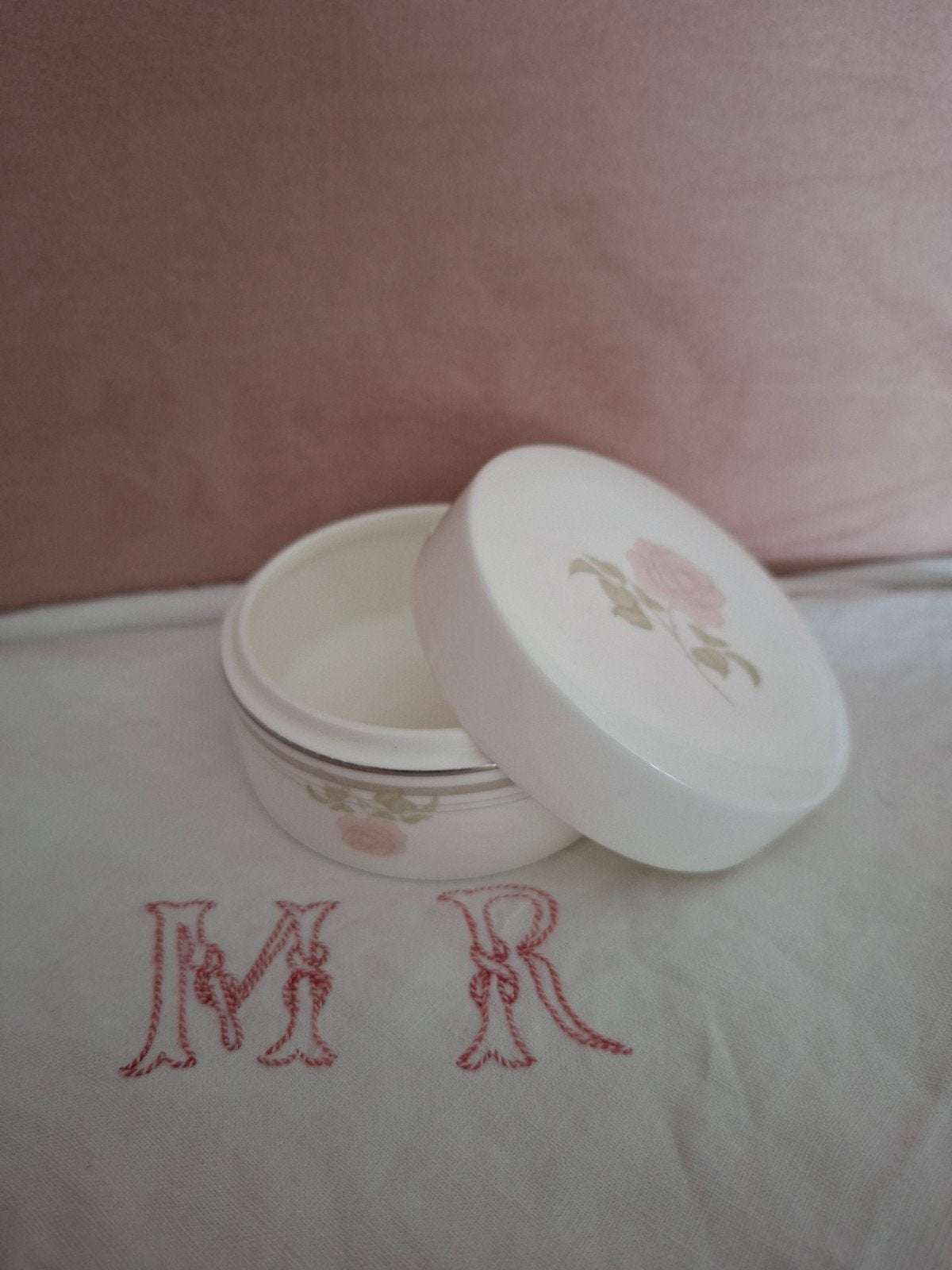 Royal Doulton Twilight - bonbondoosje/trinket box, Overige materialen, Ophalen of Verzenden, Wit, Landelijk
