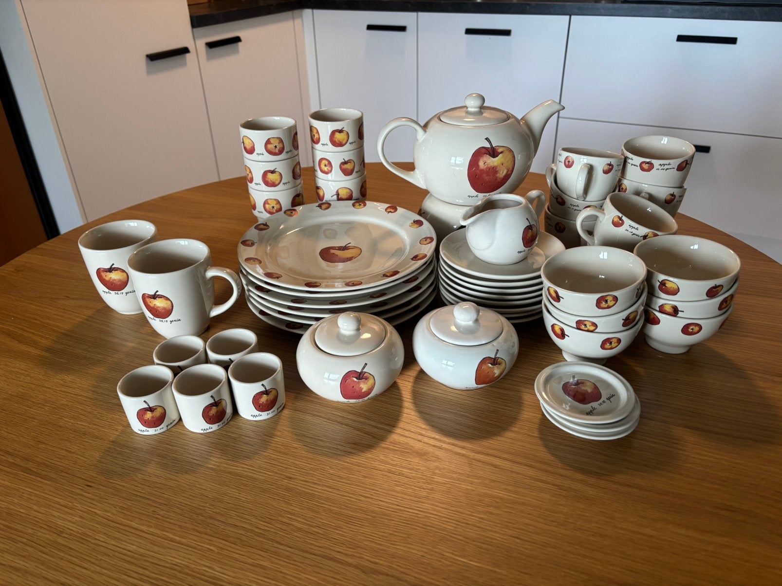 Servies The orginal world of Jet - Appel, Keramiek, Landelijk/Boerenbont, Ophalen of Verzenden, Zo goed als nieuw