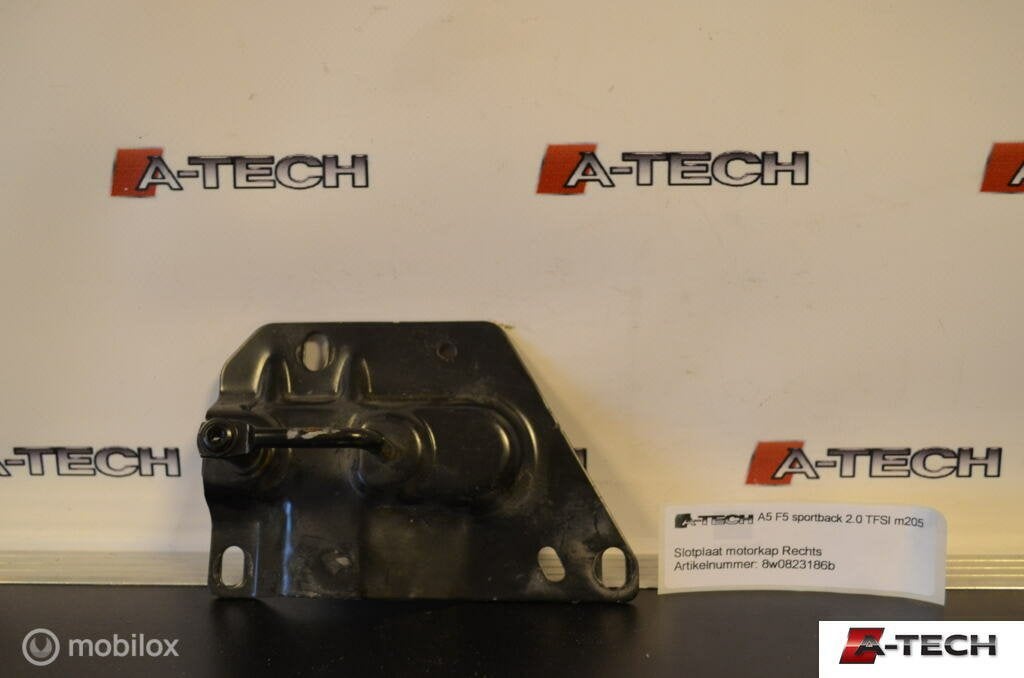 Slotplaat motorkap rechts Audi A5 F5  17-'18 8w0823186b m205, Audi, Gebruikt, Audi, Ophalen of Verzenden