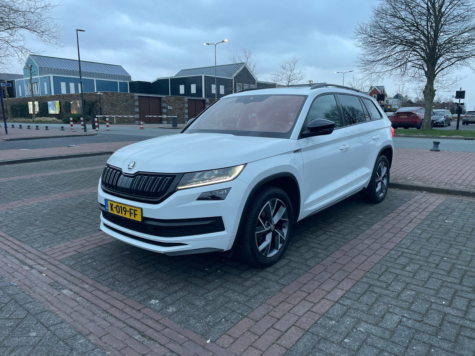 Skoda Kodiaq 1.5 TSI Sportline Bussines 150pk Dsg-7 2020 Wit, 4 cilinders, 1481 kg, Wit, 84 €/maand