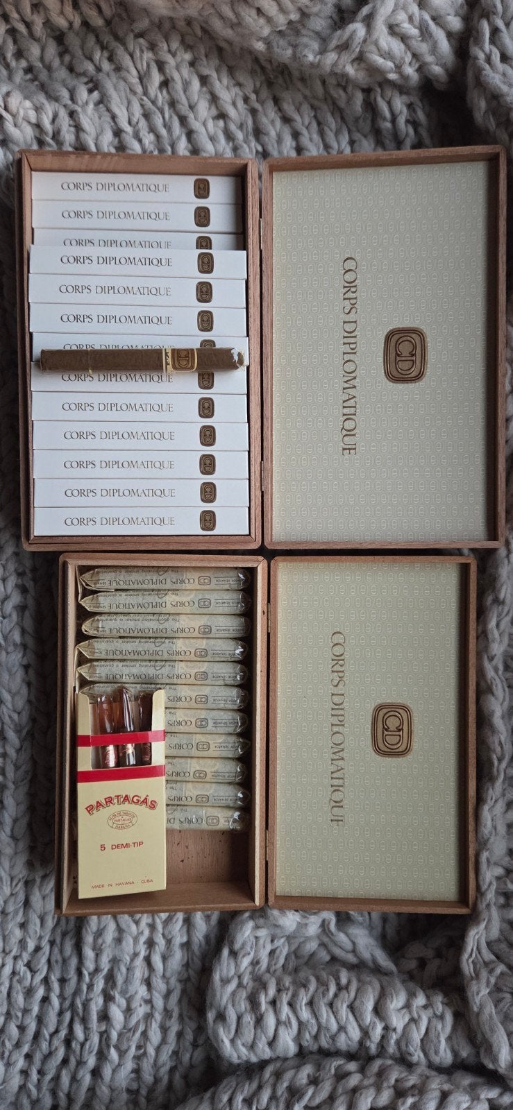 Vintage Corps Diplomatique sigarenkistjes met inhoud, Ophalen of Verzenden, Gebruikt, Tabaksdoos of Verpakking