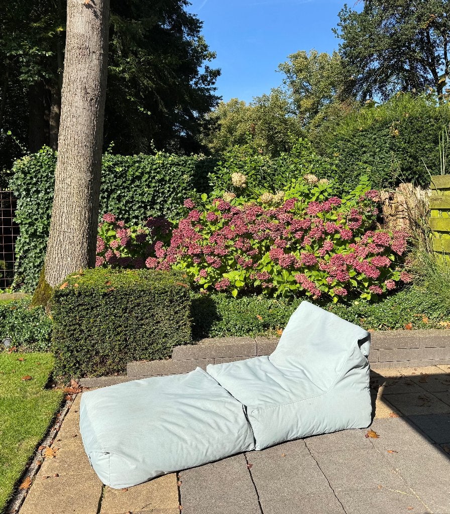 2x Peak Plus Loungebedden van Outbag outdoor met opberghoes, Ophalen, Gebruikt, Kunststof, Inklapbaar