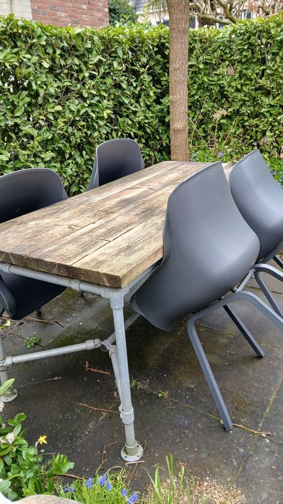 Steigerhouten tafel met metalen onderstel en 4 tuinstoelen, Ophalen, Gebruikt, Rechthoekig, Hout