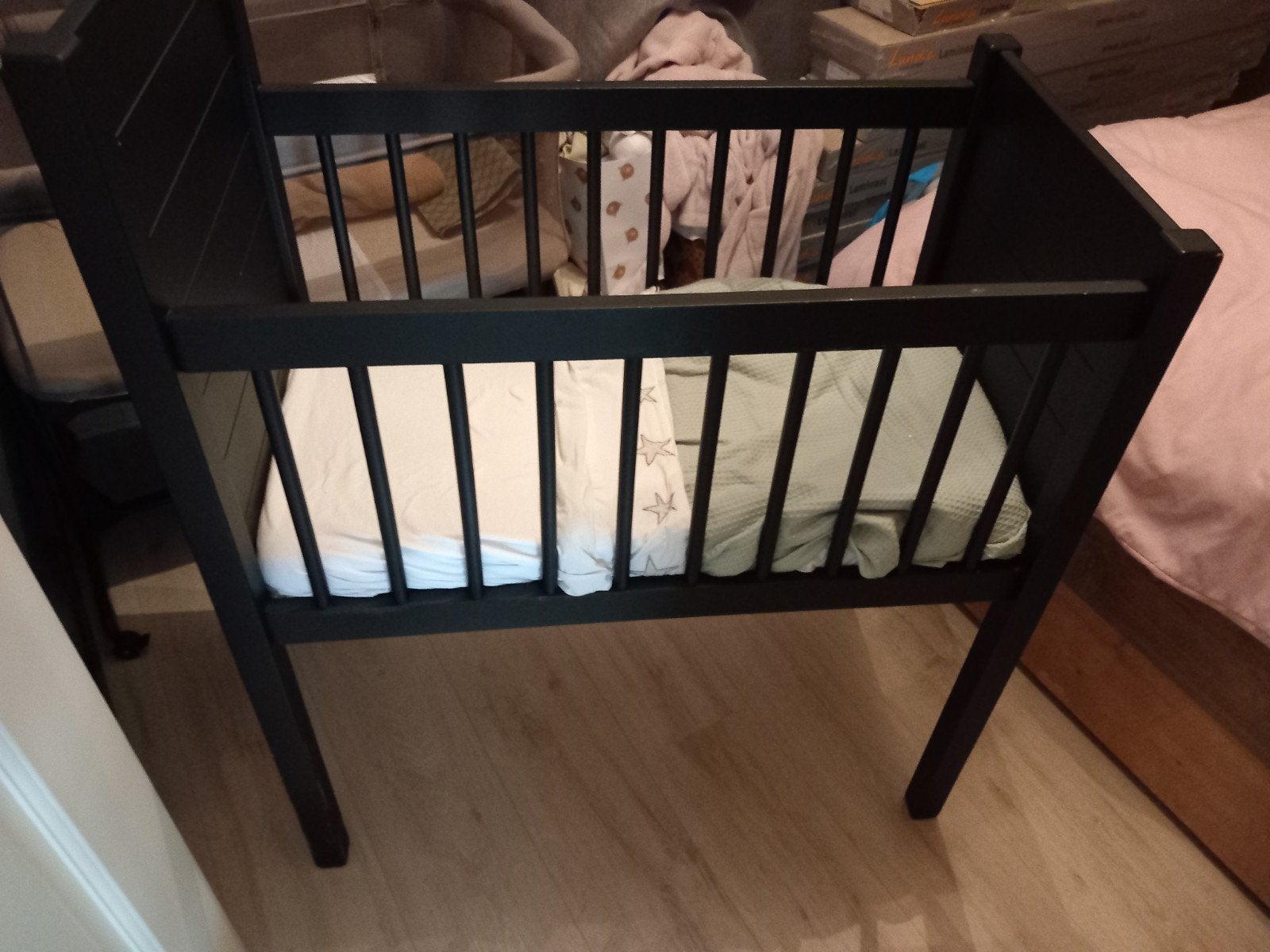 zwart  houten wiegje met spijlen, Ophalen, Gebruikt, Wieg