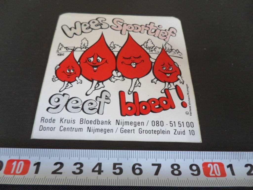 sticker Rode Kruis Bloedbank Nijmegen Wees Sportief Bloed *, Ophalen, Zo goed als nieuw