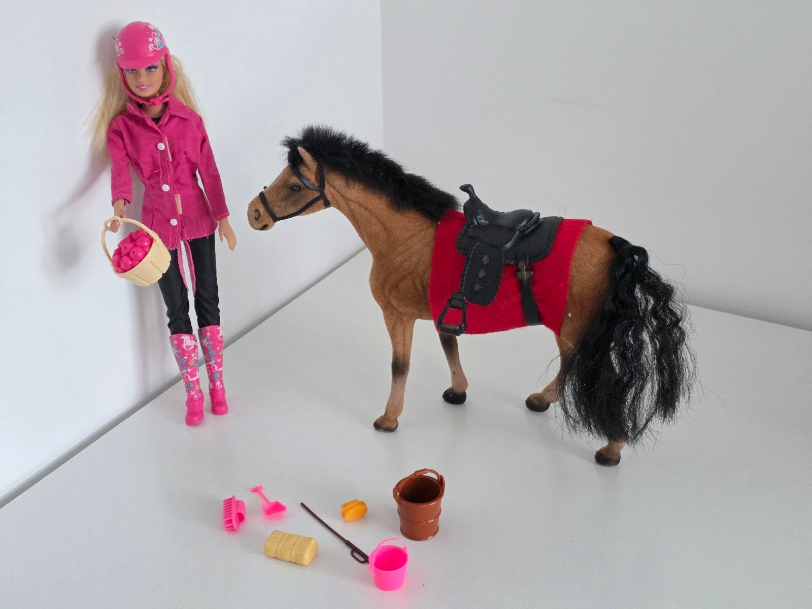 Barbie met paard en accessoires, Ophalen of Verzenden, Gebruikt, Barbie