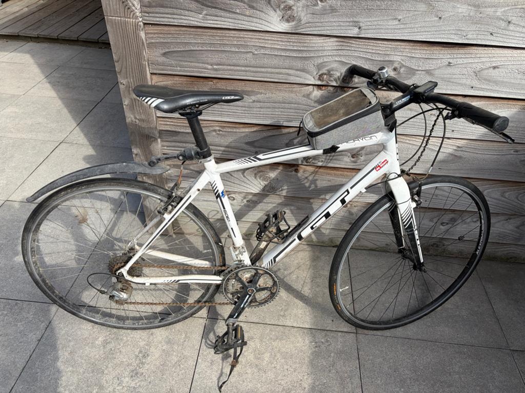 Wie maken we blij? GT Tachyon 3.0 hybride fiets - Wit, Fietsen en Brommers, 28 inch, Gebruikt, Velgrem, Meer dan 20 versnellingen