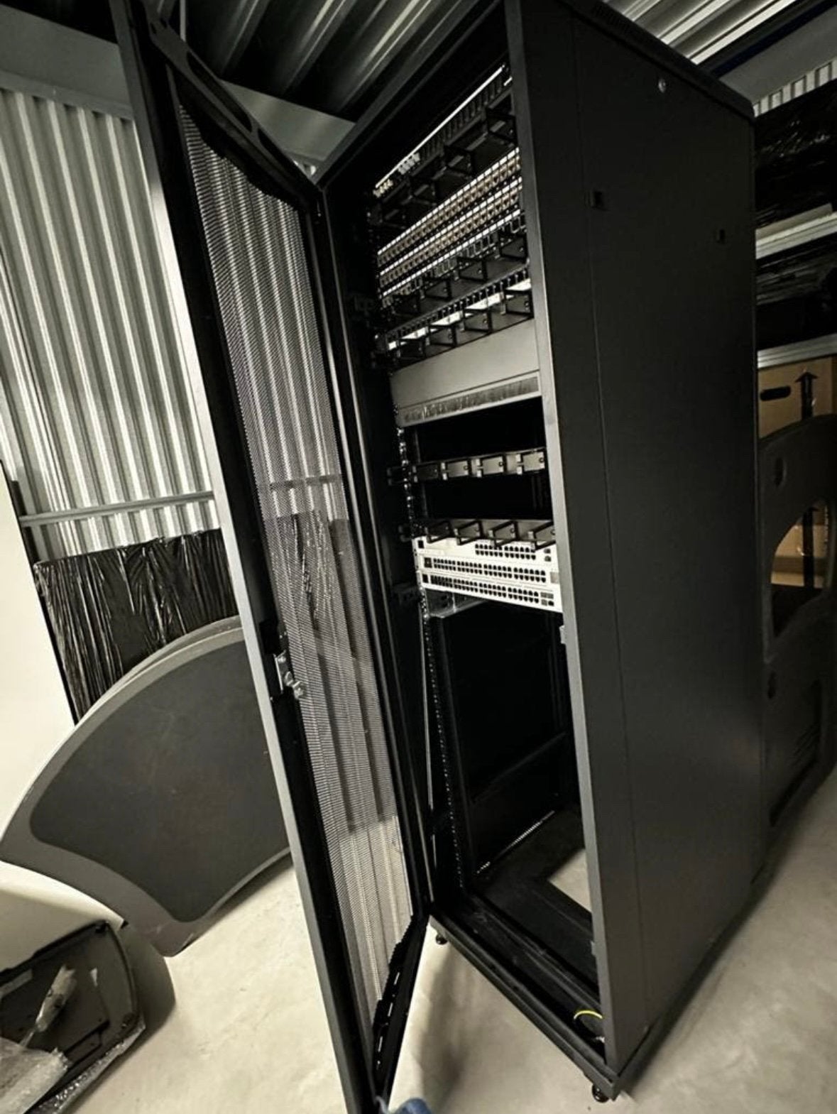 Serverkast (60x80x220) inclusief patchpanels, Computers en Software, Ophalen, Zo goed als nieuw