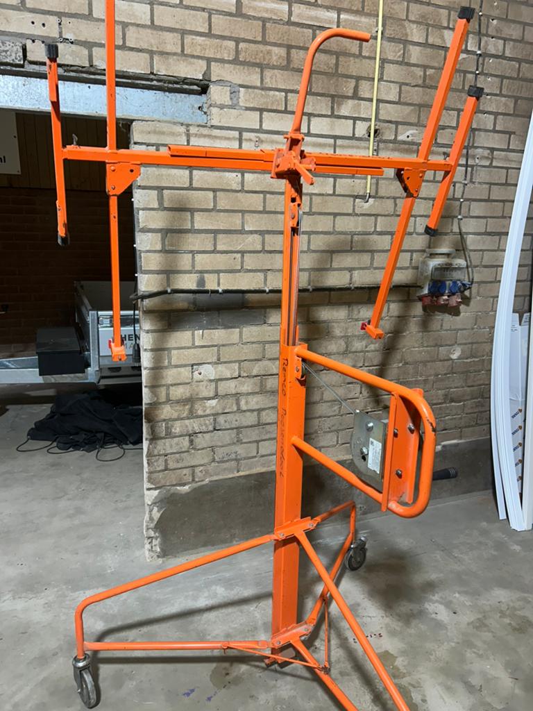 Platen lift oranje, Ophalen, Zo goed als nieuw