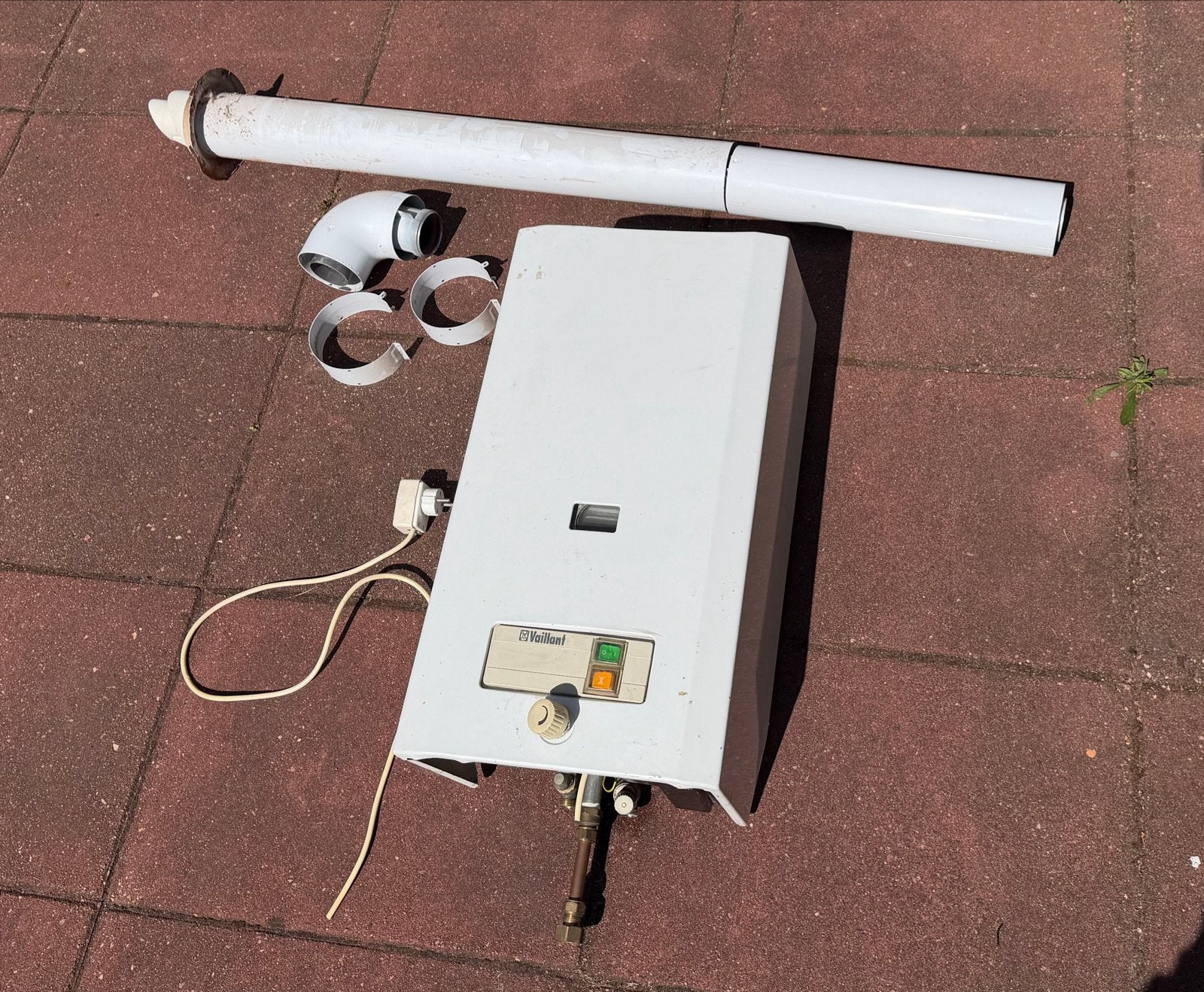Vaillant Warmwatergeiser (Aardgas) + Afvoer & Toebehoren⁠, Ophalen, Gebruikt