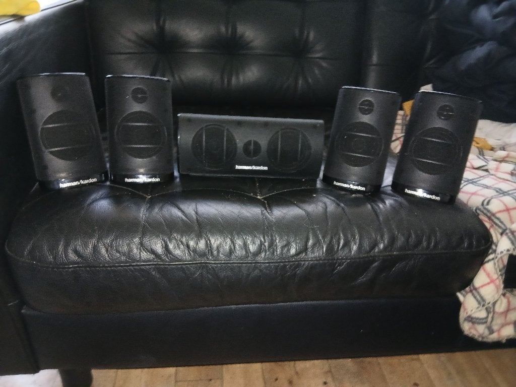 Harman Kardon 5.0 Speakerset (4xSatelliet + 1xCenter) 8 Ohm, Ophalen, Speakerset, Zo goed als nieuw, 60 tot 120 watt