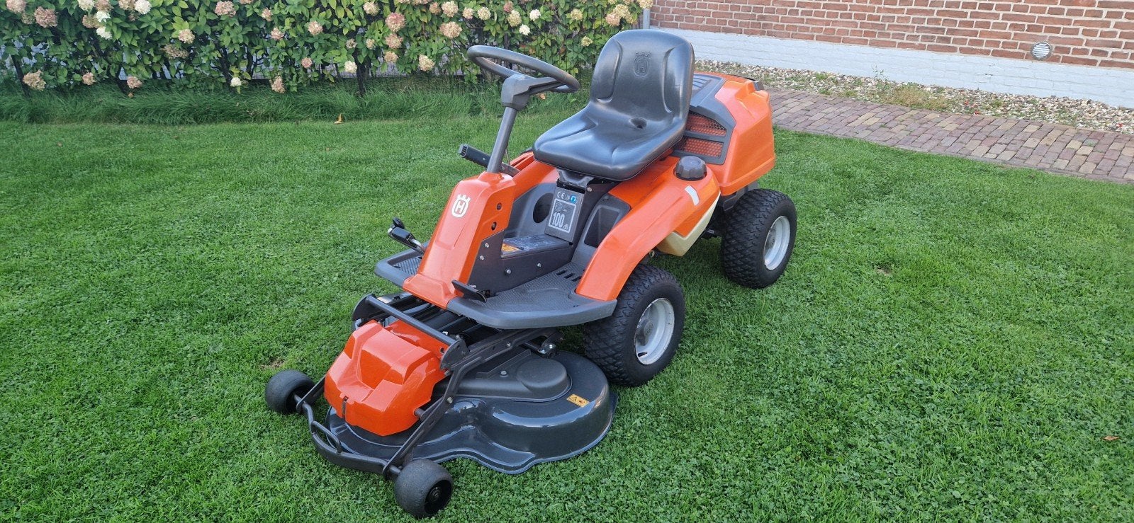 Frontmaaier,Husqvarna Rider R216C,hydrostaat automaat., Gebruikt, Mulchfunctie, Ophalen of Verzenden, 90 tot 120 cm