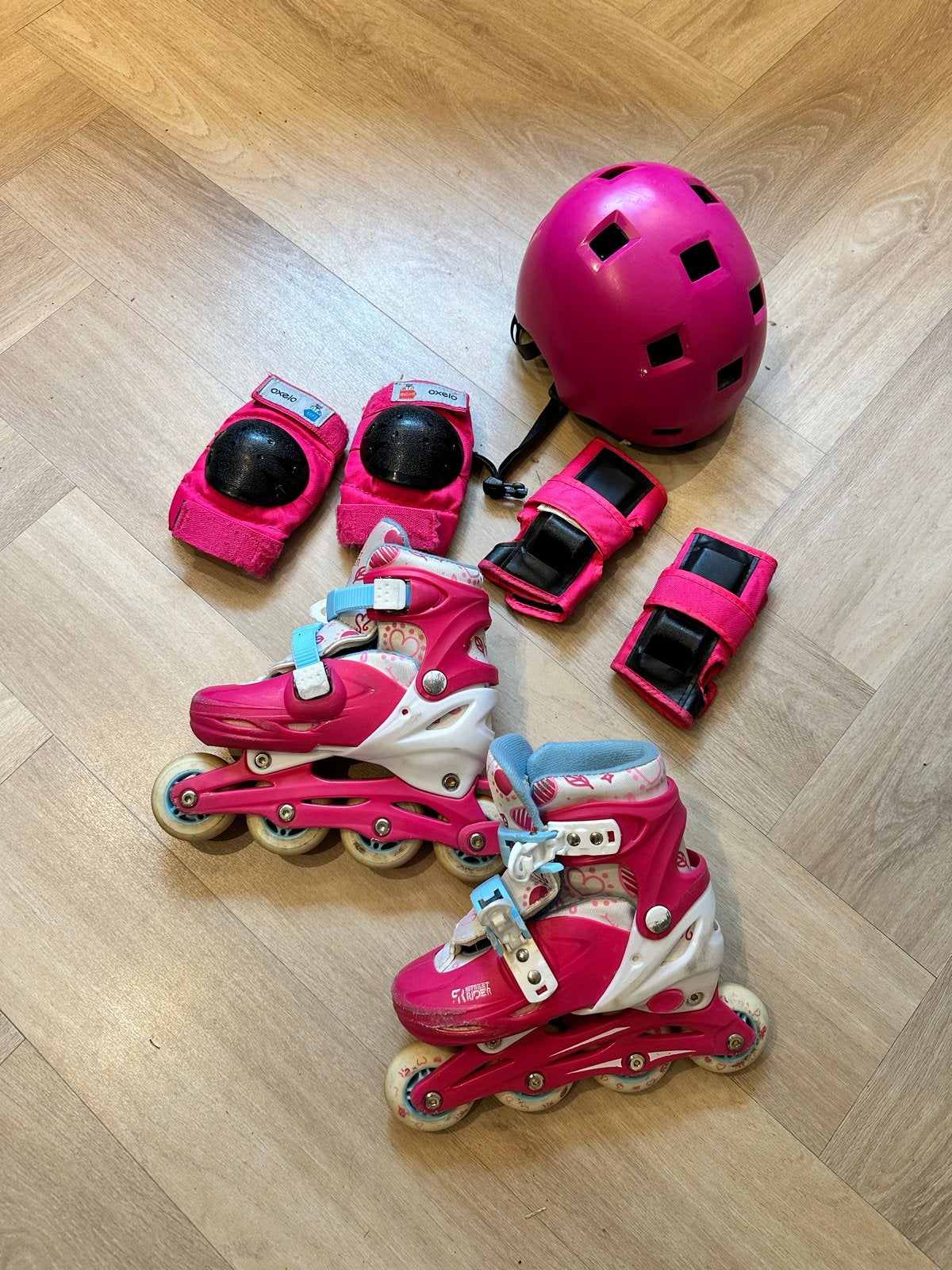 Roze inline skates (maat 30-33) en bescherming, Sport en Fitness, Overige merken, Kinderen, Ophalen of Verzenden, Inline skates 4 wielen