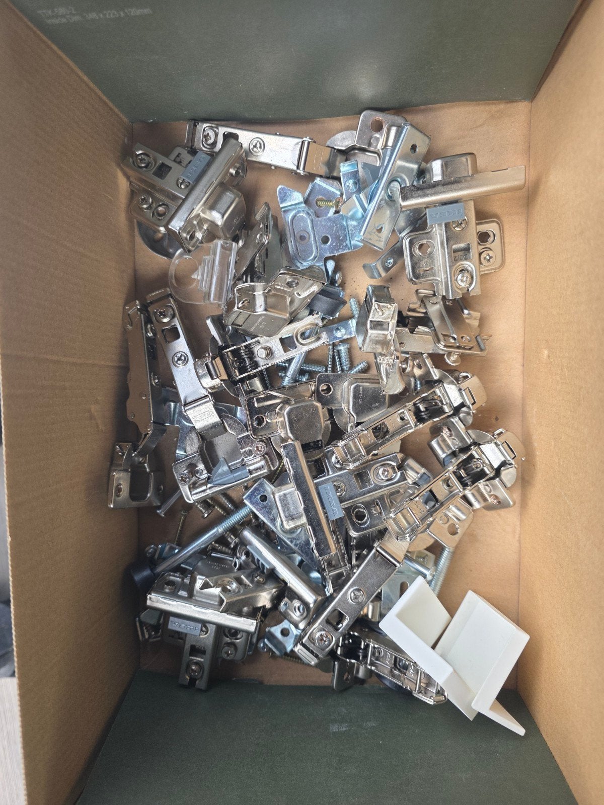 Gratis af te halen: Doos vol IKEA scharnieren, Ophalen of Verzenden, Gebruikt, Overige typen