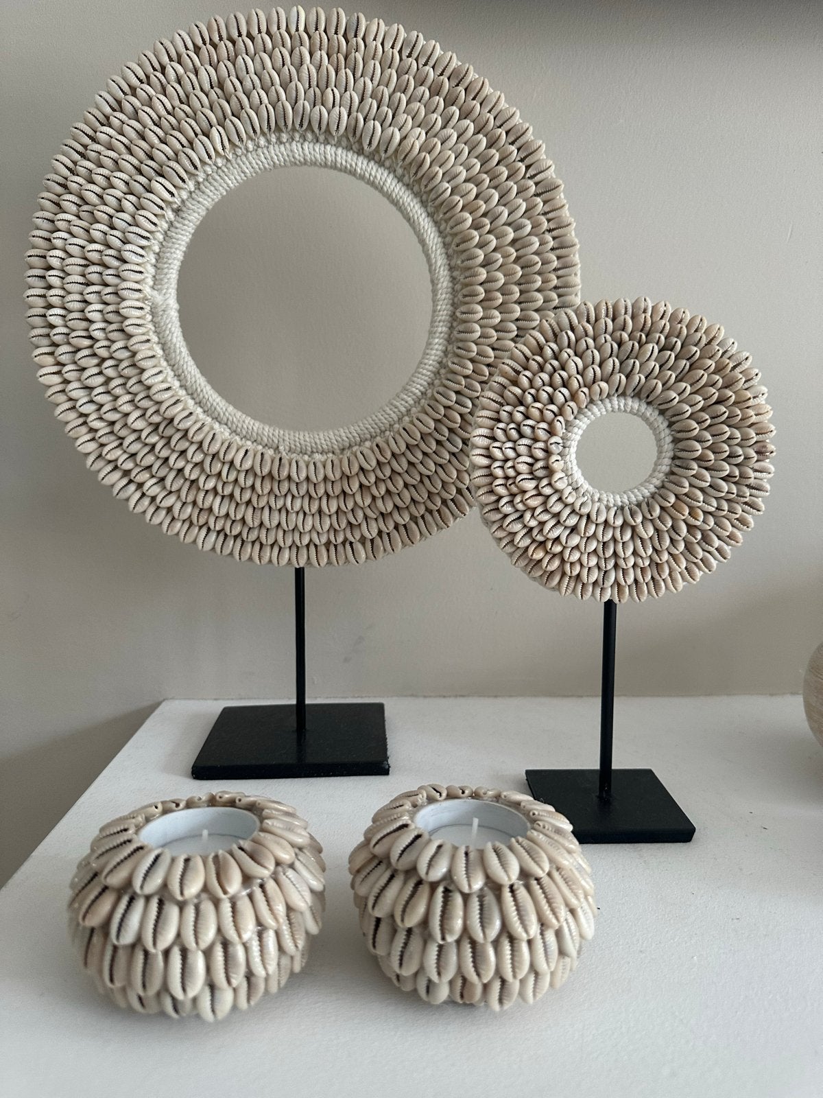 Set van 2 Balinese waxinelichthouders met kauri schelpjes, Natuurlijk materiaal, Waxinelichthouder, Nieuw, Ophalen of Verzenden